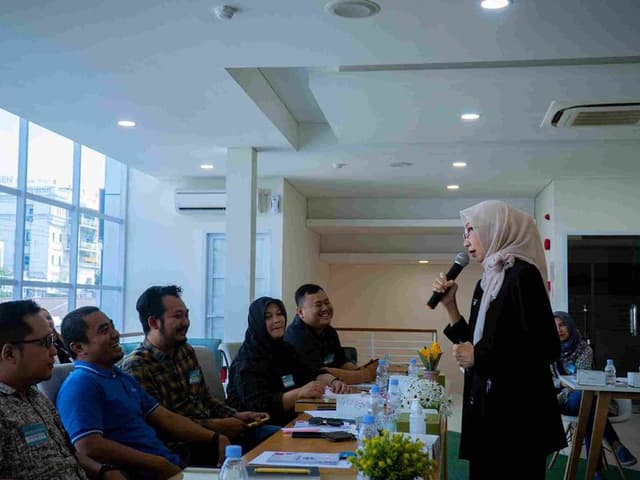 In House Training ilustration